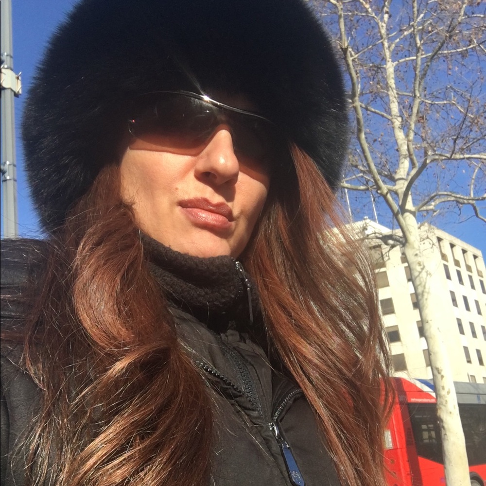 Meet your Posher, Dana